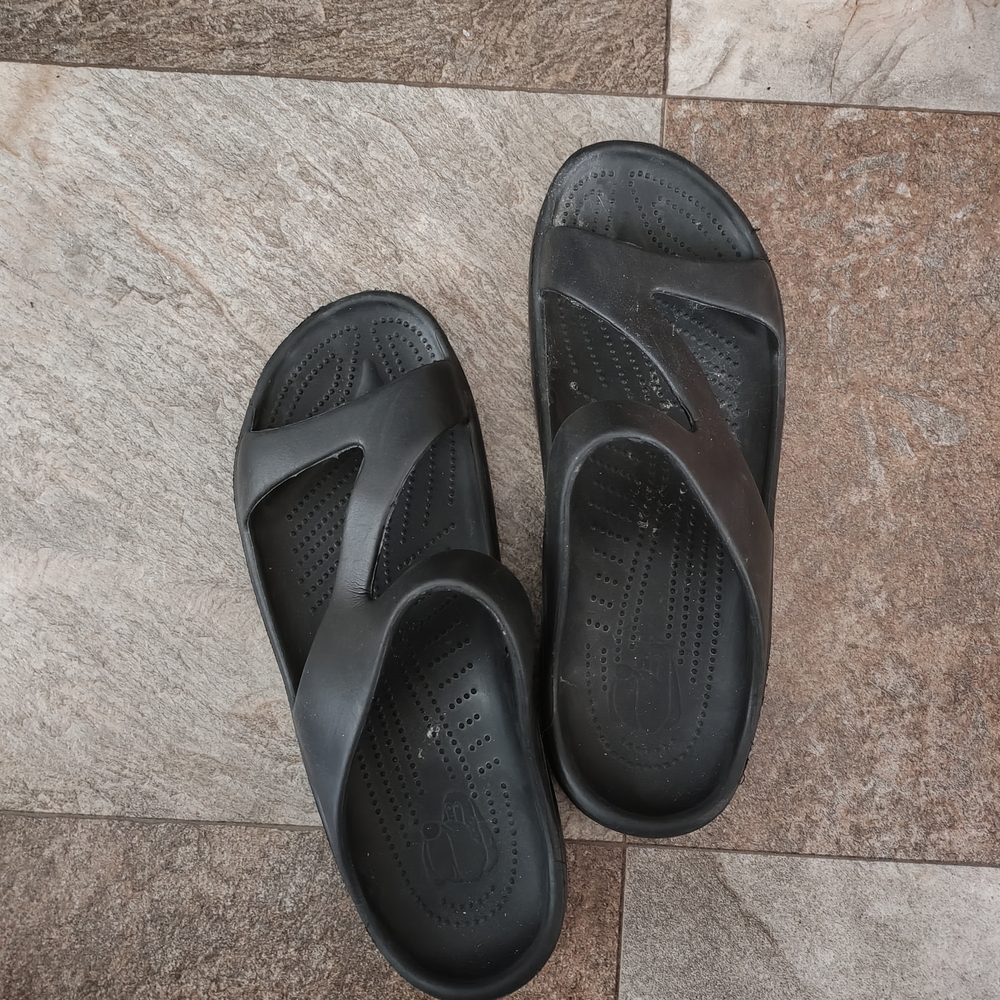 Hounds Black Comfort Sandals with Z Design - Used